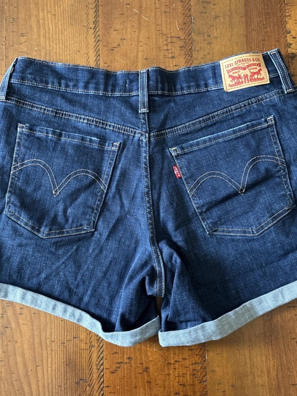 Levi’s Ladies Mid Length Shorts Size 31 - Picture 4 of 7